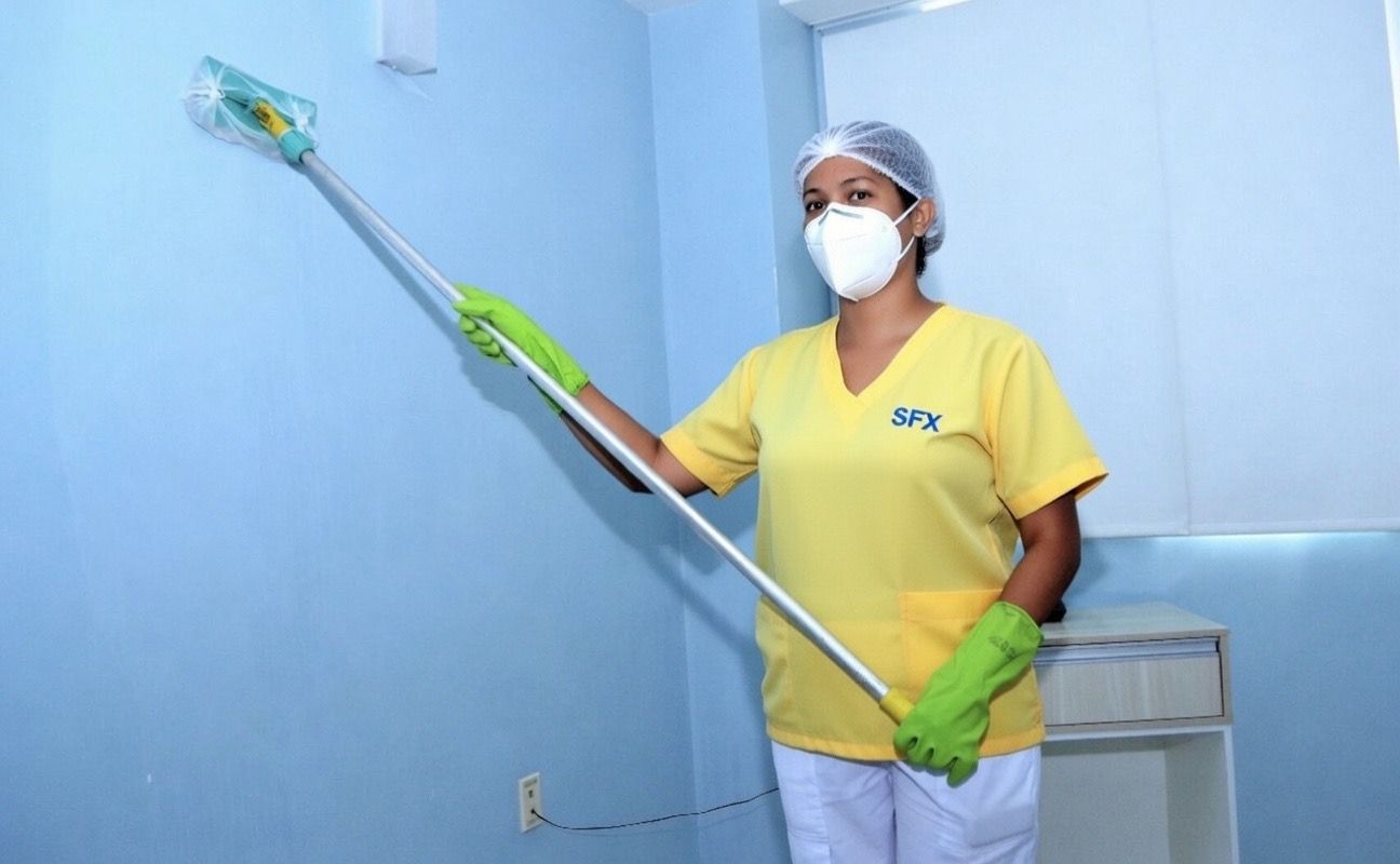 AUX. DE COPA E COZINHA